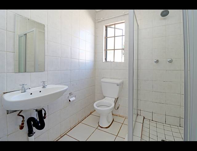 4 BEDROOM HOUSE FOR SALE IN COSMO CITY